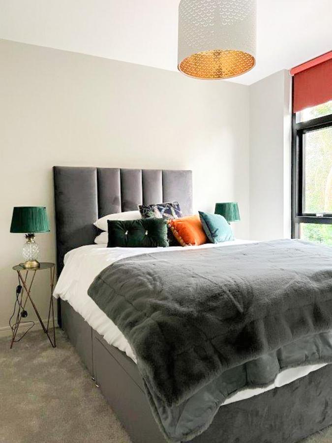 Modern Luxurious Apartment W/ Patio Balcony & View Jordanstown المظهر الخارجي الصورة