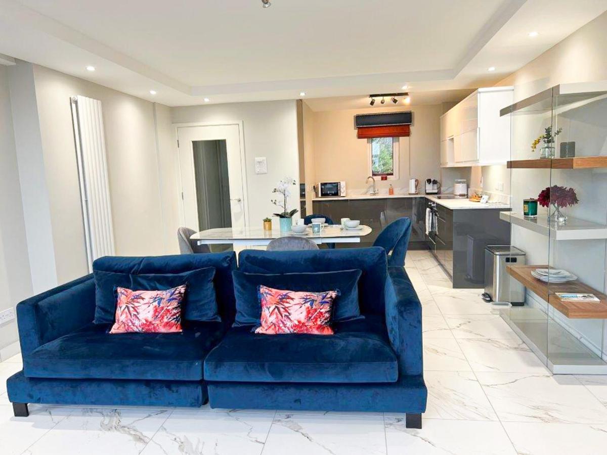 Modern Luxurious Apartment W/ Patio Balcony & View Jordanstown المظهر الخارجي الصورة