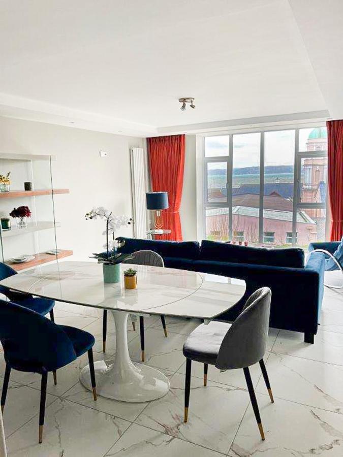 Modern Luxurious Apartment W/ Patio Balcony & View Jordanstown المظهر الخارجي الصورة
