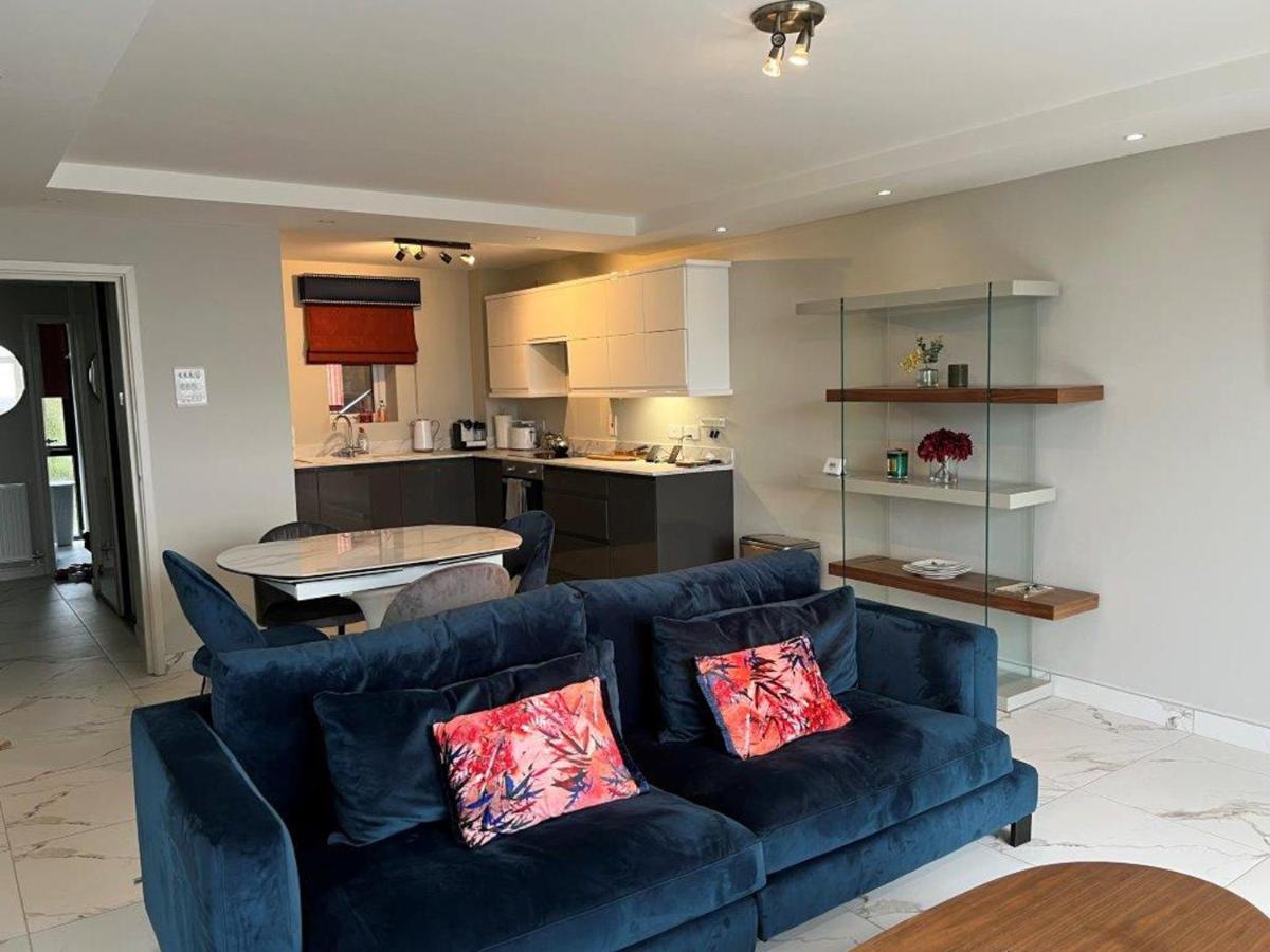 Modern Luxurious Apartment W/ Patio Balcony & View Jordanstown المظهر الخارجي الصورة
