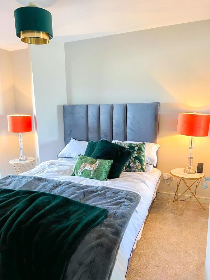 Modern Luxurious Apartment W/ Patio Balcony & View Jordanstown المظهر الخارجي الصورة